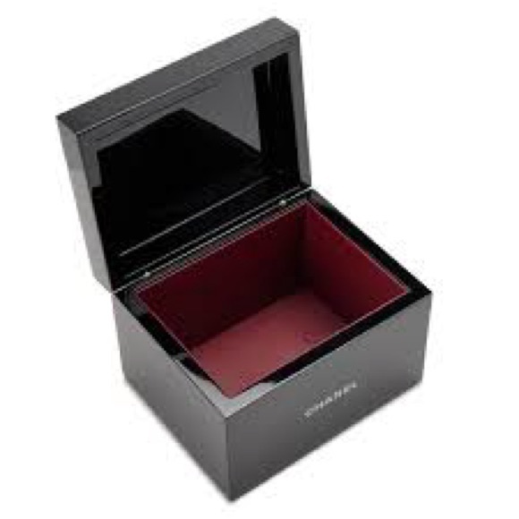 Chanel Black La Boîte Laquée Beauty Box - Picture 8 of 14